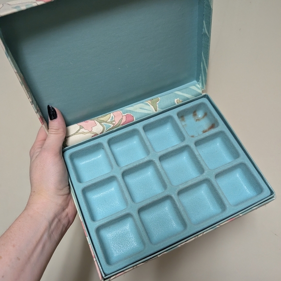 Floral Patterned Jewelry Box - Picture 10 of 13